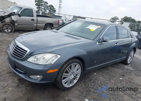 2008 Mercedes-Benz S 550 4Matic z USA, uszkodzony, nr VIN WDDNG86X58A177157